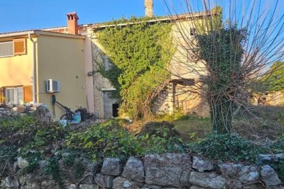 Na prodaju ruševna kuća – Svetvinčenat, blizina Čabrunića.