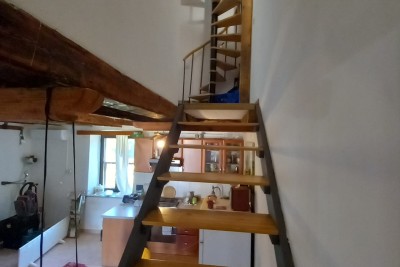 Zum Verkauf: Charmantes istrisches Haus mit geräumigem Garten – Valtura