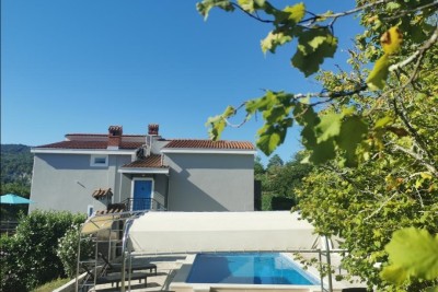 ZU VERKAUFEN: Renoviertes Haus mit Pool und großzügigem Grundstück von 3865 m² nahe Buzet!