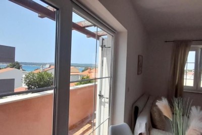 Izvrsna prilika! Ekskluzivna prodaja stana na top lokaciji s okućnicom i parkinim mjestom. Pogled na more! Pošesi, Medulin!!