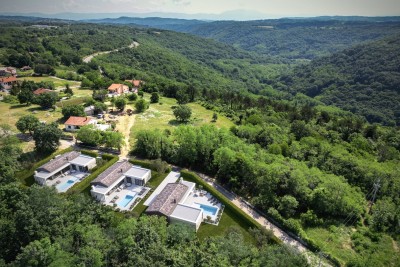 Prodaja gradbenega zemljišča 580m2, z pravnomočnim dovoljenjem za gradnjo vile, blizu Tinjana!