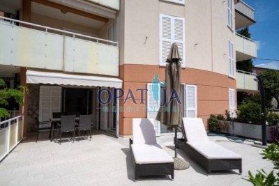 Novi Vinodolski -   Prekrasan stan s podnim grijanjem i velikom terasom