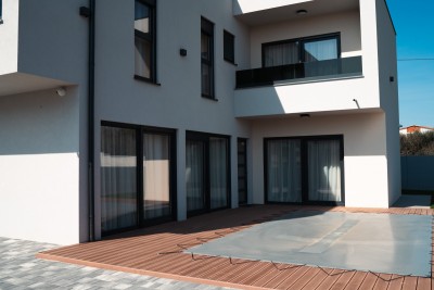 Top location, Pomer! Modern two-story house with pool and jacuzzi!
