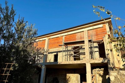 NA PRODAJU: KUĆA U TIJEKU RENOVACIJE U SRCU KANFANARA