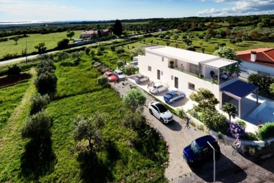 Prodamo čudovito dupleks hišo z bazenom in pogledom na morje in Brione, v Galižani