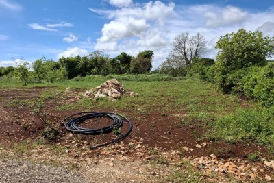 Marčana, Građevinsko zemljište, 845 m2, s projektom i dozvolom – 3 km od mora