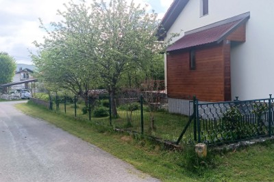 Saborsko, Lička Jesenica – eine Oase der Ruhe, zwei Häuser, ein Obstgarten und ein Fluss 100 m entfernt