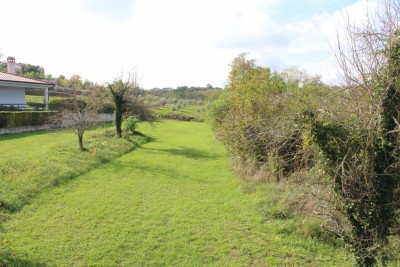 Pazin, family estate with two residential units and a large yard