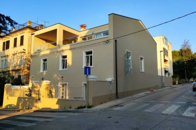 Pula Veruda   Beautiful, fully renovated Austro-Hungarian stone villa with a sea view.