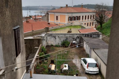 Prodamo stanovanje v Puli, center! Kaštel.