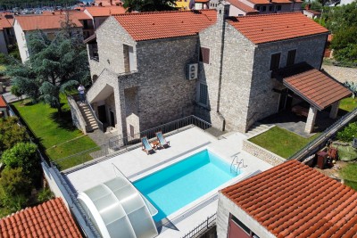 Bellissima casa con piscina a Pola, ideale per famiglie o investimento.