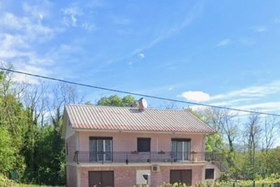 HOUSE WITH A SPACIOUS YARD AND STORAGE SPACE