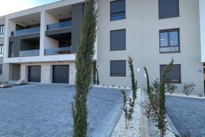 Verkauf! Wohnung in Neubau mit 3 Schlafzimmern und zwei Parkplätzen, Pula, Valdebek! Z21-S4