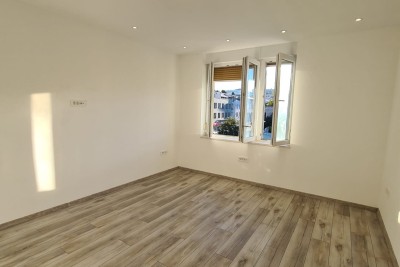 Pula – renoviran dvosobni stan v centru, 72,83 m²