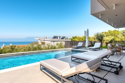 Kostrena – Luxuswohnung in einem Neubau mit privatem Pool