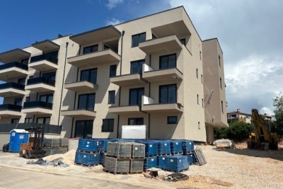 Verkauf einer modernen Wohnung in einem Neubau mit Parkplatz, Vabriga, Poreč!