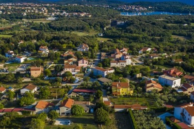 Građevinsko zemljište Vintijan – 800 m2 – uz cestu