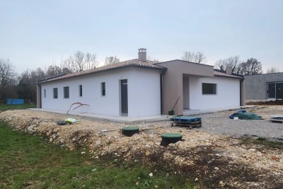 Haus zum Verkauf, in der Nähe von Raš