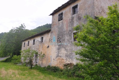 Imanje sa starinom te pomoćnim objektom na području Opatijske rivijere