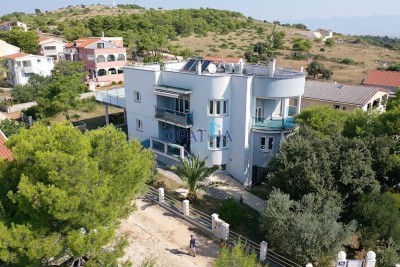 Vir, Luxushaus mit Meerblick und Dachterrasse