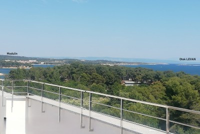 Vendere un bellissimo appartamento con terrazza sul tetto e vista mare, Premantura!