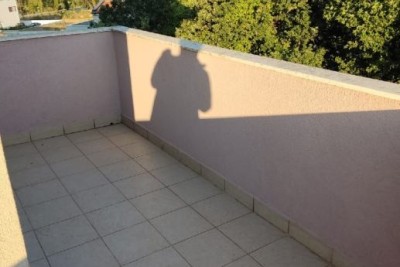 Prodamo stanovanje v Ližnjanu!