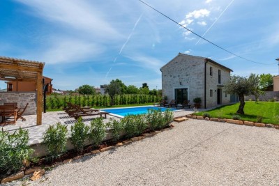 Prodaja prelijepe kamene kuće s bazenom, Baderna, Poreč!