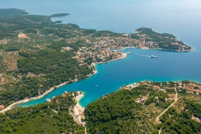 Building land with a construction permit, 100 m from the sea, Brač!
