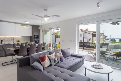 Modern house in Medulin, 800 m from the center and 150 m from the sea – ideal for a family or investment!
