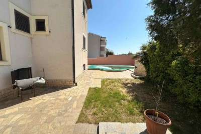 Wir verkaufen ein Haus mit fünf Apartments an einer ausgezeichneten Lage!