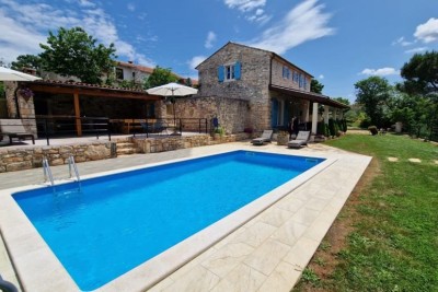 Saint Lovreč, Beautiful Stone Villa with a Large Garden