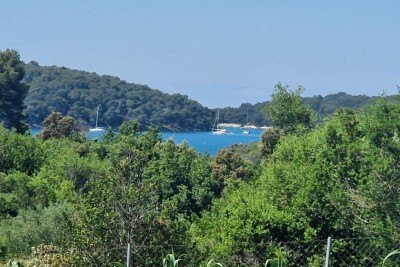 Vinkuran – Atraktivno zemljište s pogledom na more, samo 200 m od obale