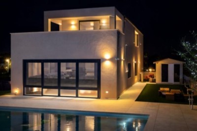 Galižana – House with a Pool and Sea View