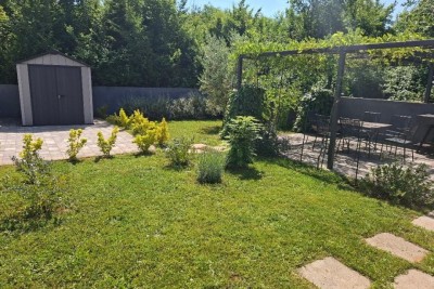 Stan 136 m2 na treh etažah z vrtom – okolica Poreča