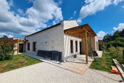 Na mirni lokaciji v bližini Žminja je naprodaj hiša v gradnji