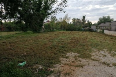 Marčana, Zemljište s pomoćnim objektom , 2 km od mora