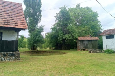 Slunj - Imanje iz snova uz Koranu – gotovo 20 ha, dvije kuće, izvor i potok