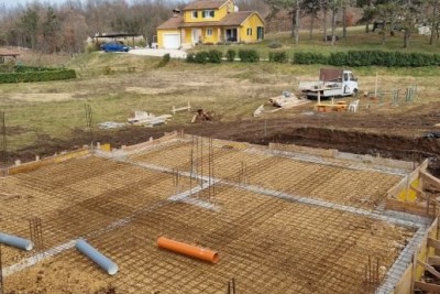 Prodaja samostojeće kuće u Roh-Bau fazi s okućnicom  - Pazin okolica