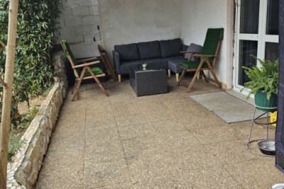 VERKAUF ZWEIER WOHNUNGEN IM EG EINER HAUS MIT GARTEN