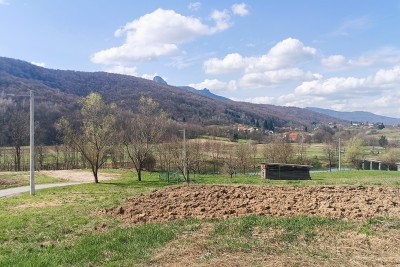 Ogulin - Na prodaj je gradbeno zemljišče s skupno površino 1.374 m².