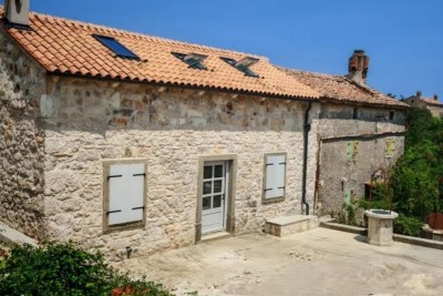 Prekrasna kompletno renovirana kamena kuća,SKITAČA