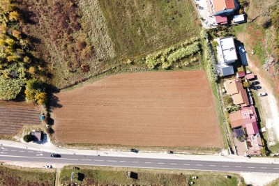 We are selling a large plot of land in a great location in Umag!