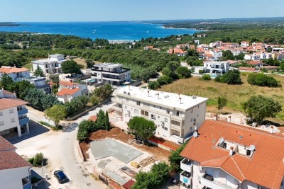 Verkauf - Wohnung mit zwei Parkplätzen, in ausgezeichneter Lage in der Nähe des Meeres und der Strände, Štinjan!