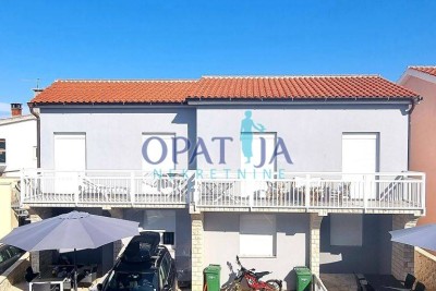 Vir, kuća sa 2 apartmana 130m od plaže