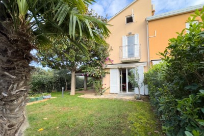 Apartment with Sea View and Two Garages!