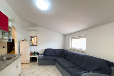 PULA, potpuno namješten stan, 38 m2