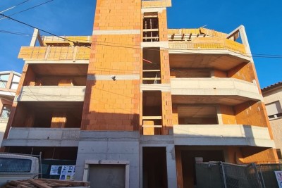 Prodaja - stan s terasom v gradnji, nova stanovanjska stavba, Ližnjan!