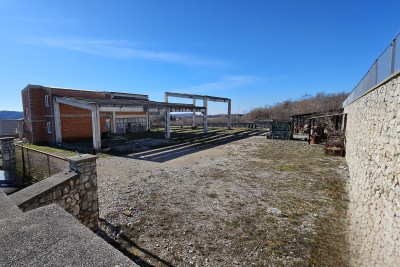 Poslovno proizvodna zgrada na prostranoj parceli,LABIN