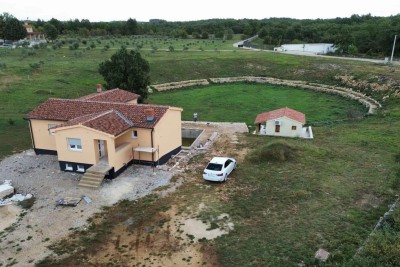 House for sale with swimming pool and garden, Svetvinčenat