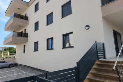 Luxuriöse Wohnung mit Pool, Neubau -- Banjole, Volme!